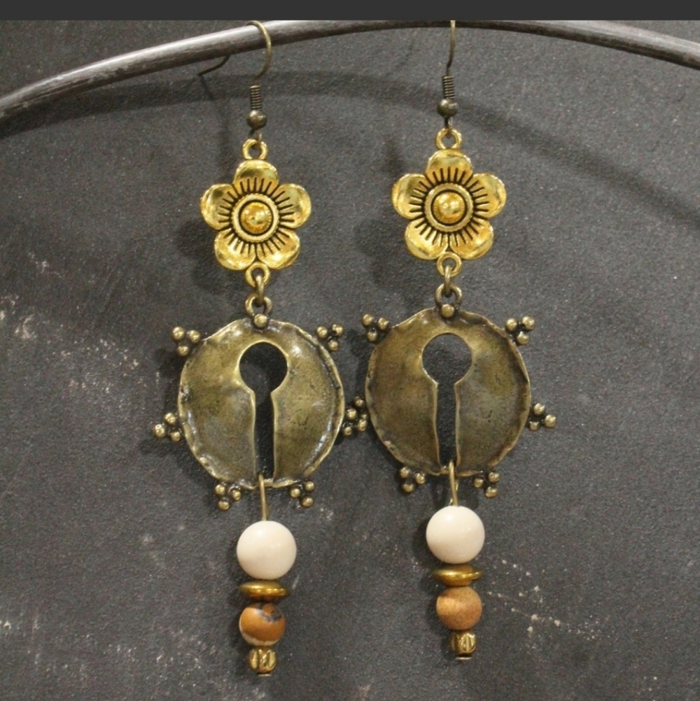 ✨PRICE DROP✨1 PAIR LEFT✨ NEW The Hasty Hare Dangle Earrings Steampunk/Vintage